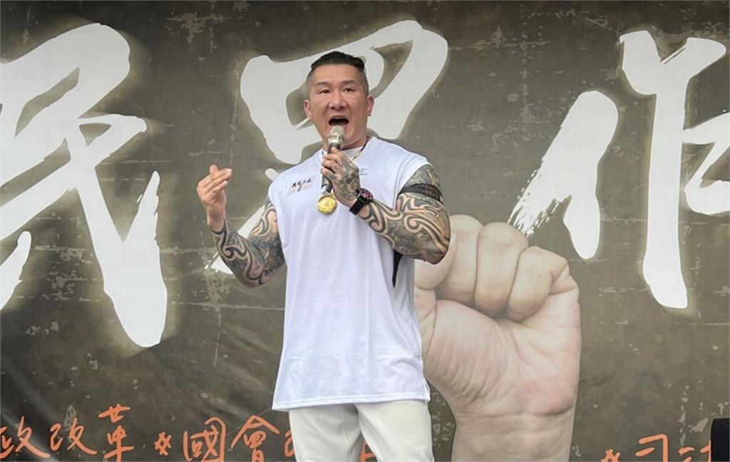 「以前手機的確有我自己的A片」館長指控十年前影像被挖 背後推動者成全網焦點