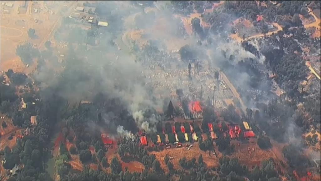 加州野火燒不停　吞噬逾24萬公頃成歷來規模第2大