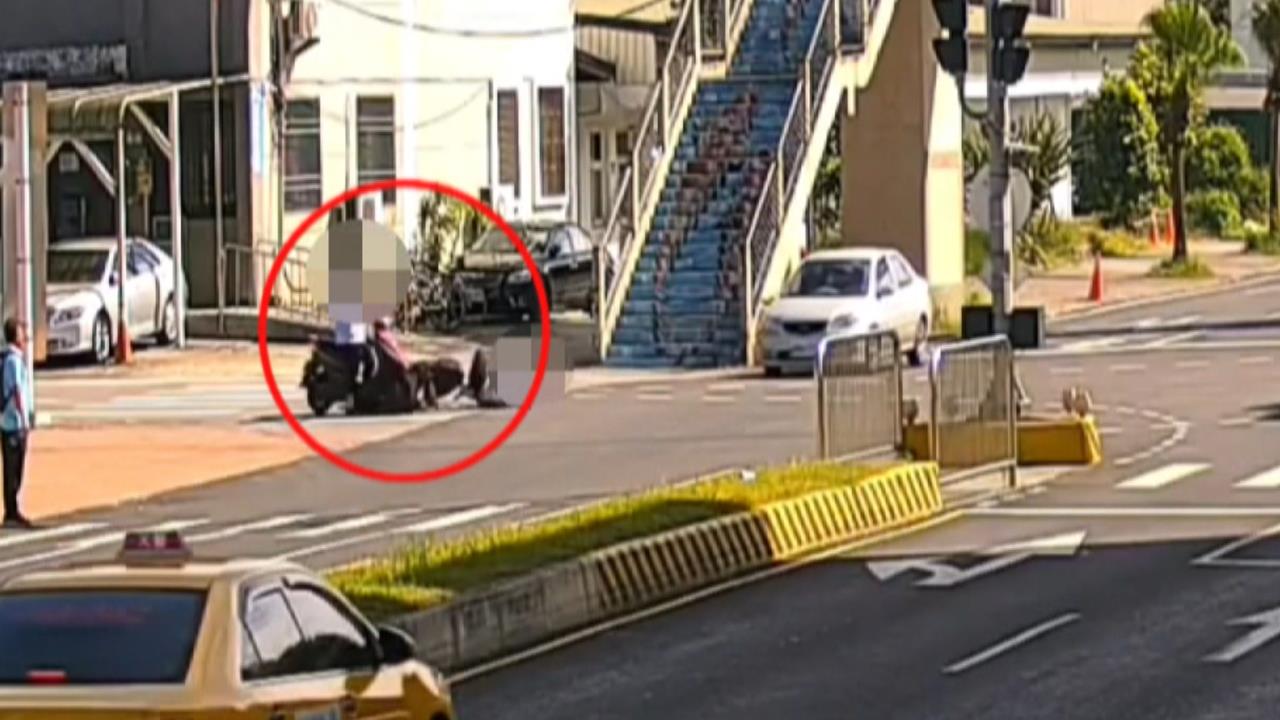 花蓮嚴重車禍！轎車撞重機波及待轉機車　2騎士送醫