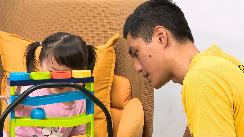 「付清節」快到了!台灣爸爸薪水7成養家 最羨慕「富爸爸」黃仁勳