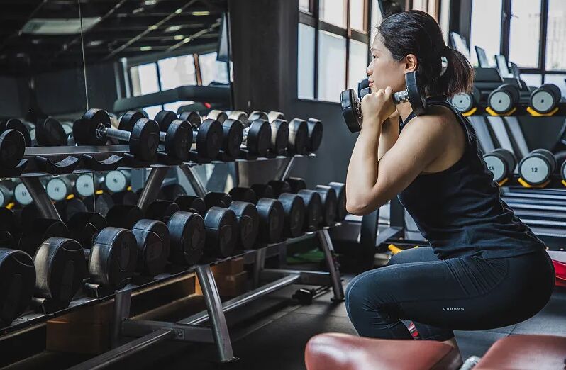 超渣健身教練劈腿啪拍過程全都錄　女教練存檔邀對方男友觀看結果慘了