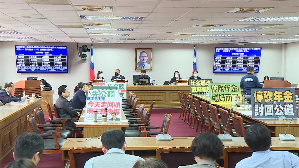 快新聞／最新民調：4成2不贊成廢除年金改革　國民黨將付出巨大代價