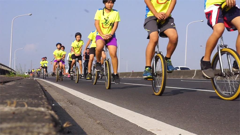 磨破皮也要騎下去！小學生獨輪車挑戰1000公里環島