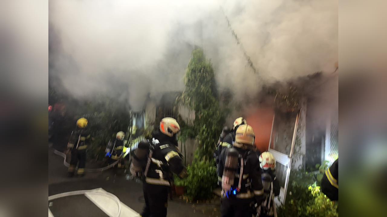 快新聞／嘉義市3戶民宅凌晨竄火！濃煙直冒天際　2女輕度燒燙傷送醫