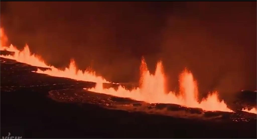 地震活動持續數週！  冰島火山噴發4000居民急撤離