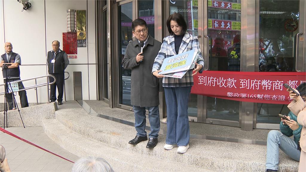 罷免連署人潮排爆！　王鴻薇「態度硬」　綠轟：激起民眾不滿