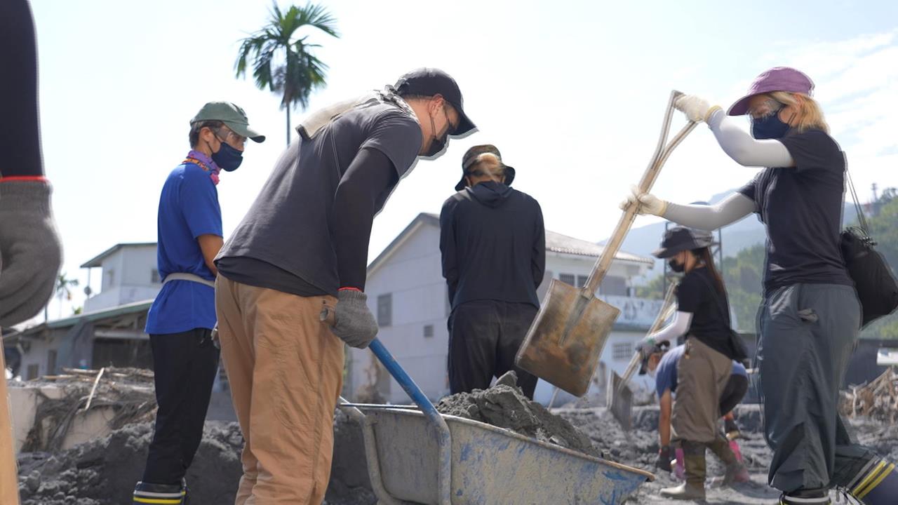 異言堂(影)/超人湧入光復鄉 最美風景也是殘酷地獄