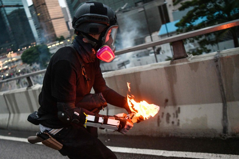 香港最黑暗一夜！警察無差別攻擊市民 強制清場逮捕40人 
