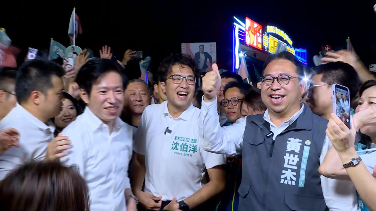 洋流外溢桃園！沈伯洋力挺學長黃世杰　人潮擠爆中壢夜市