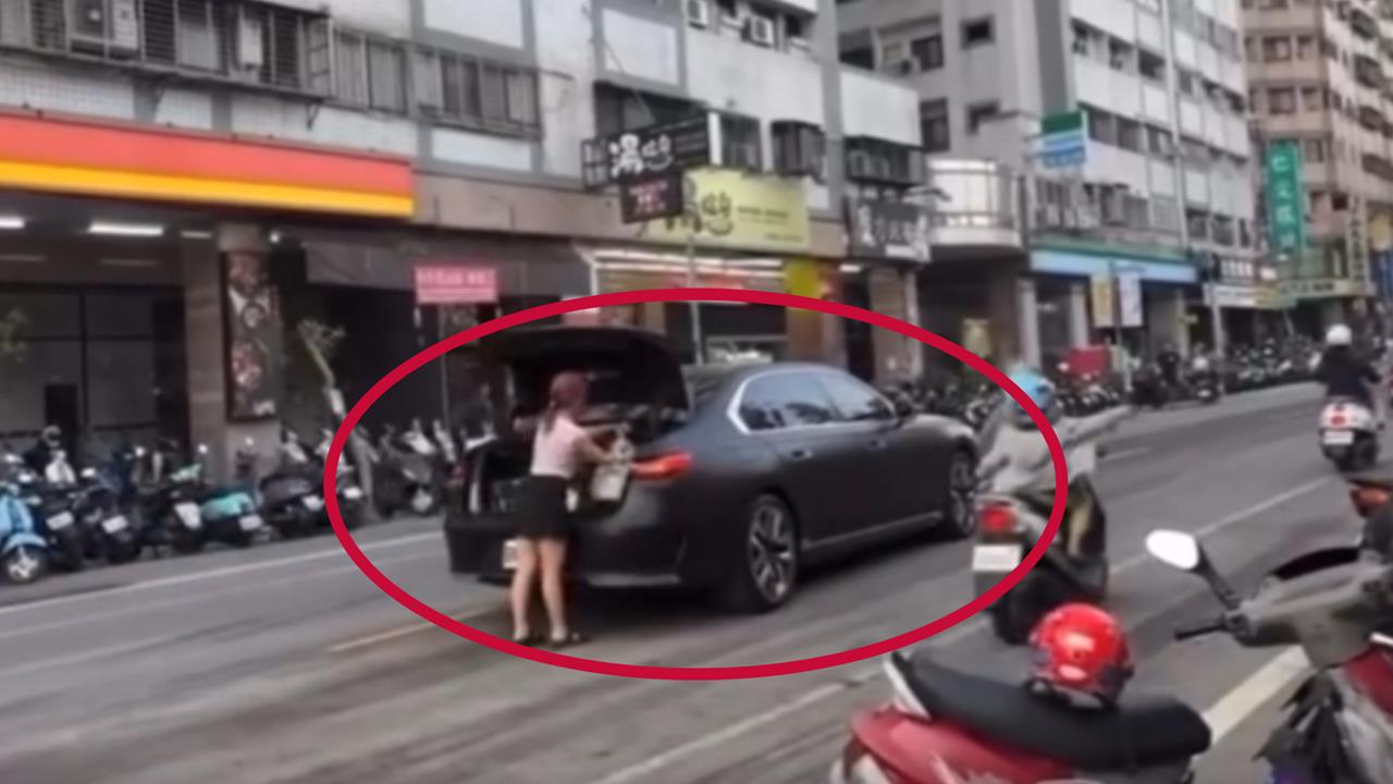 太誇張!台中BMW女「為買飲料」車停路中央 網怒噴:錢買不到腦子