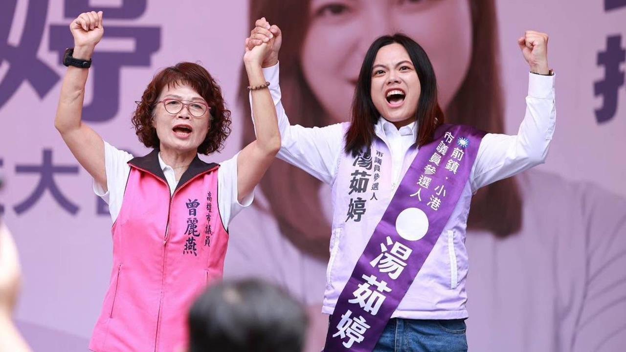 快新聞／昔時力女將投奔藍營！竟跪接「涉貪前議長」彩帶　她震怒開砲了