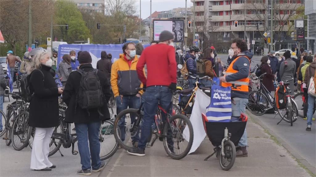 「柏林無車」團體騎上街　盼民眾連署發起公投