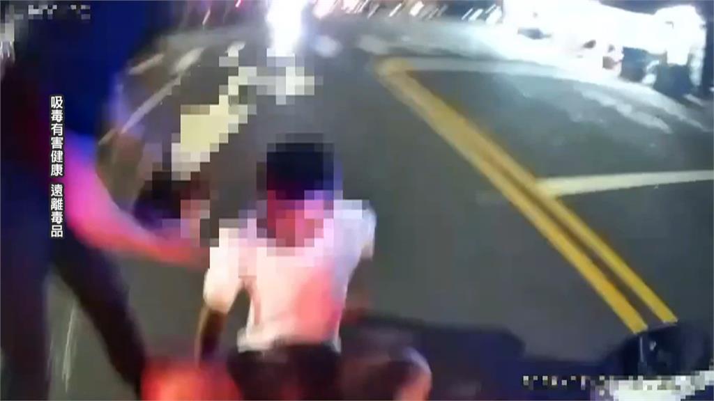 又是毒駕！騎士拒盤查加速逃撞警機車　起獲2顆喪屍煙彈