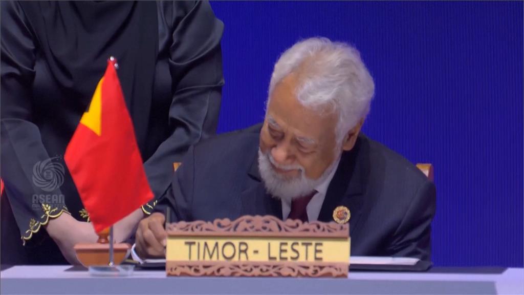 川普亞洲行首站抵馬來西亞　首相安華迎接、見證泰柬停火