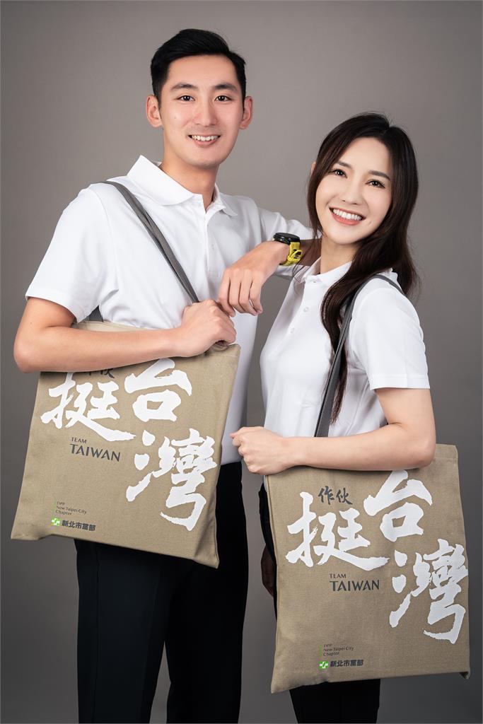 快新聞／作伙挺台灣！　民進黨新北黨部推入黨小物「民主之鑰」