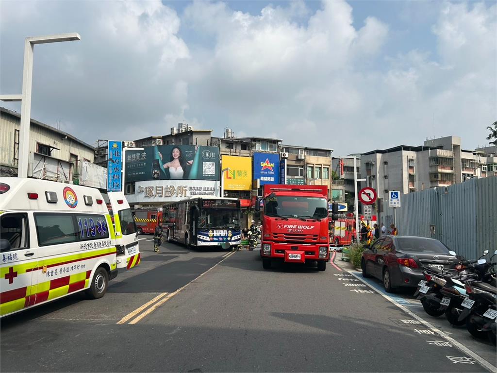 快新聞／板橋嚴重車禍！行人遭公車輾過　命危送醫搶救