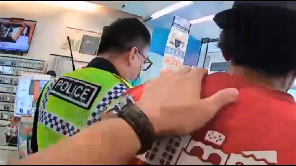 台東男逆向騎車+沒掛車牌 持疑似鐵槌物品亂敲嚇壞路人
