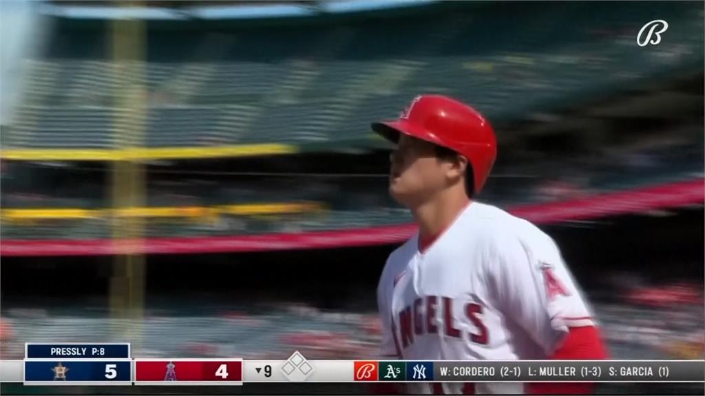 棒球?高爾夫球?傻傻分不清 大谷超狂!幾乎單膝跪地撈出兩分砲