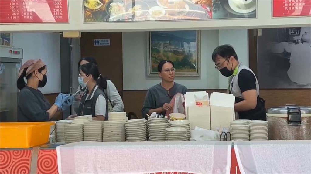 周氏蝦捲爆「廚餘倒回滷鍋」!衛生局查出「4大缺失」員工超慘結局出爐