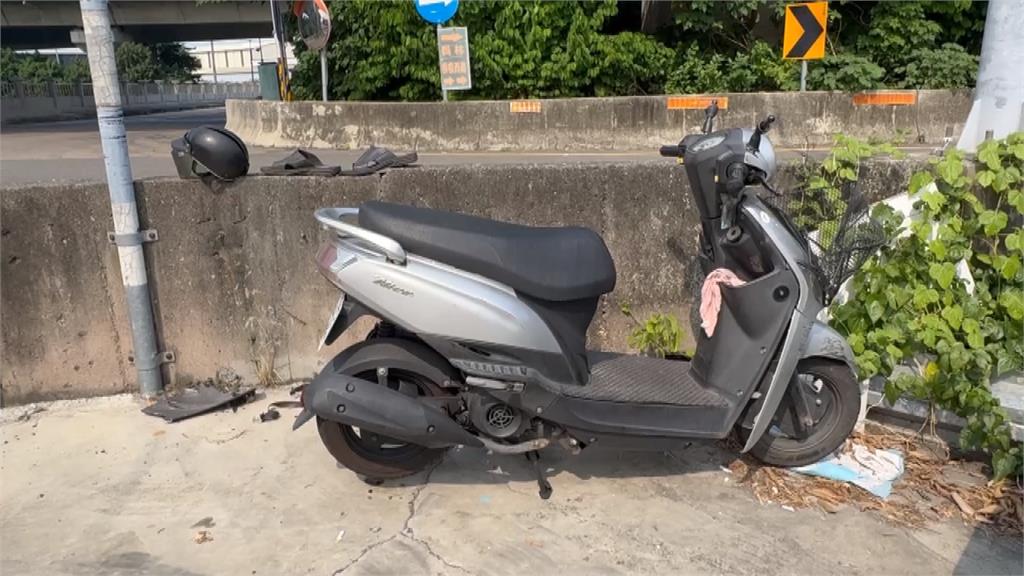 驚悚! 撞上電桿又擦撞大貨車 騎士重傷昏迷搶救