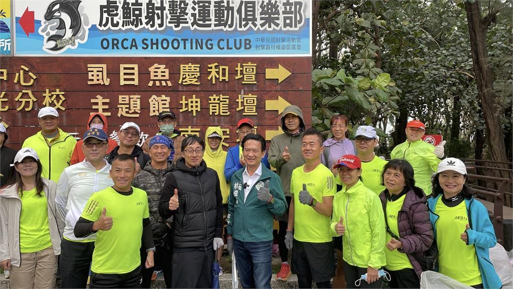 快新聞/台日友好!台南市日本人協會漁光島淨灘 綠委林俊憲共襄盛舉