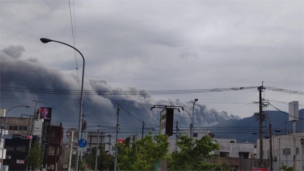 日本1週狂震2192次!新燃岳時隔7年再噴發 專家:恐與「地底不明膨脹」有關