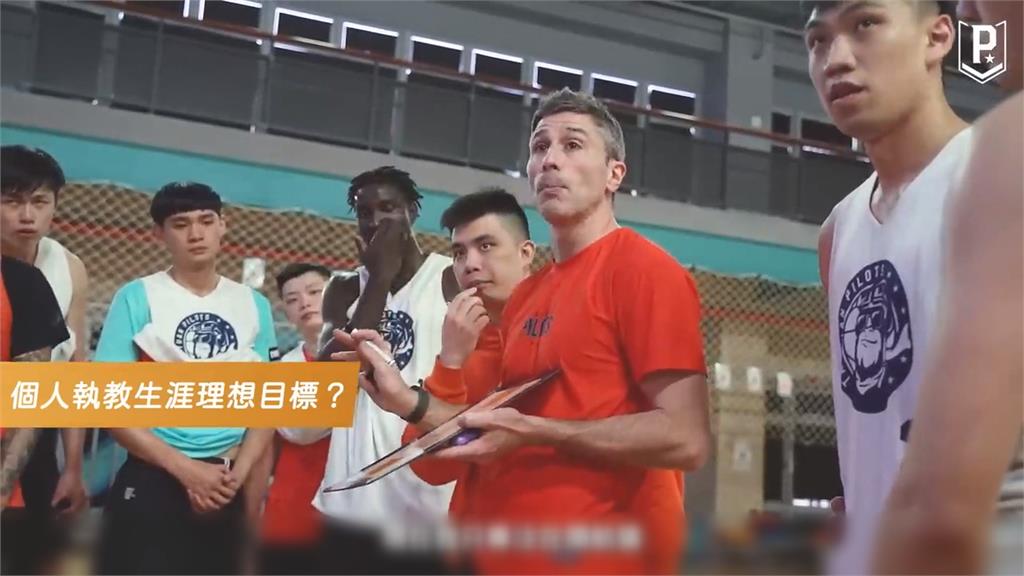 回應「帥哥論」露出靦腆神奇 領航員卡總大秀廚藝