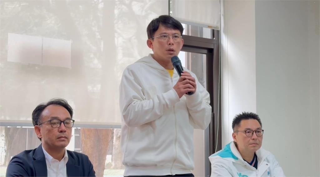 陳佩琪憑啥搭主席專車?黃國昌嗆「家務事、不勞側翼說三道四」四叉貓30字反擊了