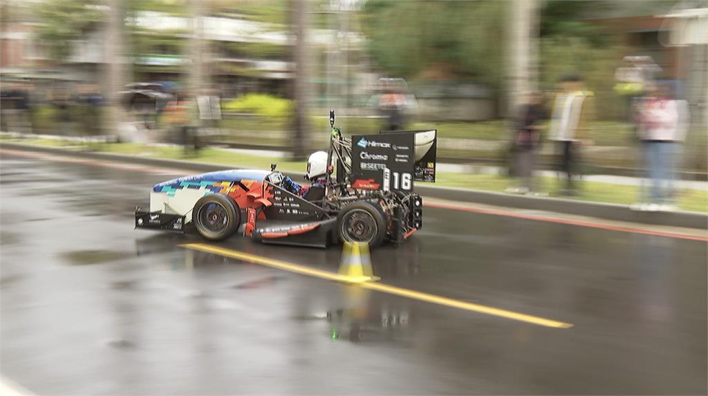 台大電動方程式賽車EP6亮相　甩尾校園驚豔眾人！