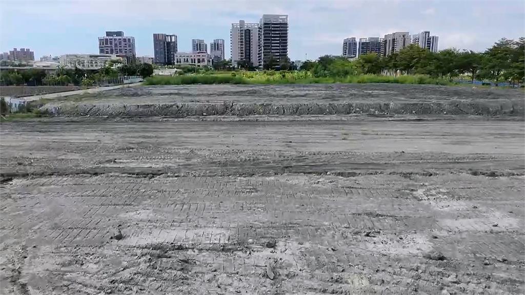 綠地變黑土！　高雄農田遭傾倒廢棄物　議員批：是人禍