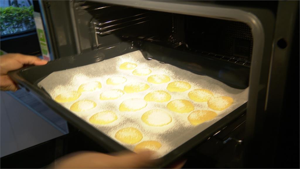 議員慶龍年!邱婷蔚煮「魚躍龍門」 翁震州製作「台式馬卡龍」