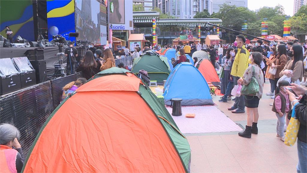染疫足跡遍雙北 柯、侯同聲:疫情擴大活動停辦