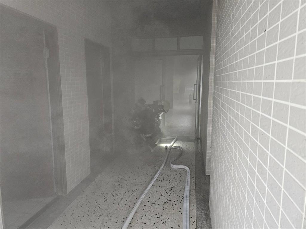 最新／颱風天祝融！雲起樓突竄濃煙　佛光大學回應了