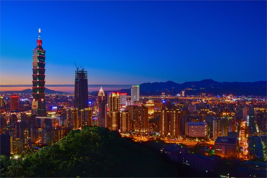快新聞/超期待訪台! 前英相特拉斯秀「101夜景照」:竭盡所能支持台灣