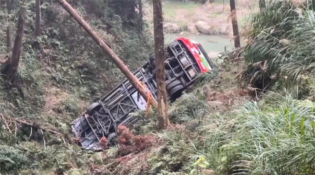 南投杉林溪遊園車墜谷! 疑機械故障墜落邊坡1死7傷