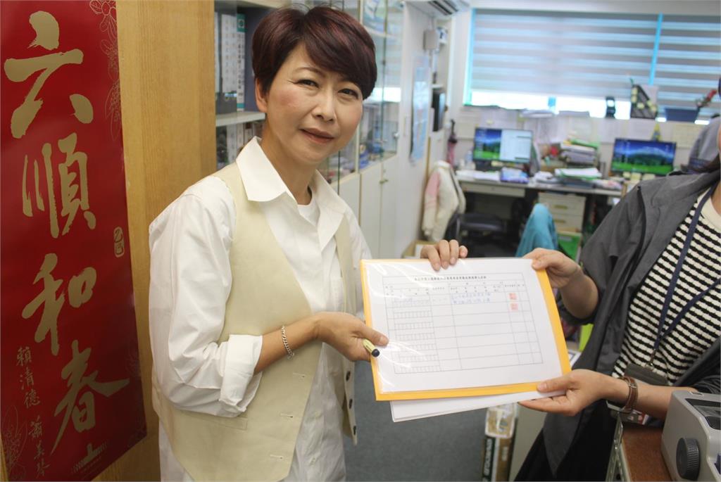 快新聞/罷免最後衝刺 陳亭妃每週親送連署書挺民主:民意不容忽視