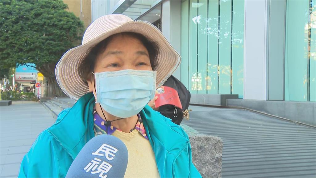 快新聞/不只宣明智兒!罷王鴻薇連署攤超熱 阿嬤曝「這原因」要剷除親中藍委