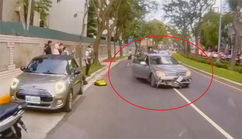 台南街頭上演「玩命關頭」! 駕駛違停拒檢警持槍包抄