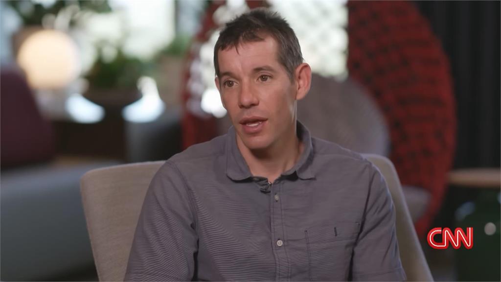 挑戰徒手攀101因雨改期！　霍諾德明早再開爬