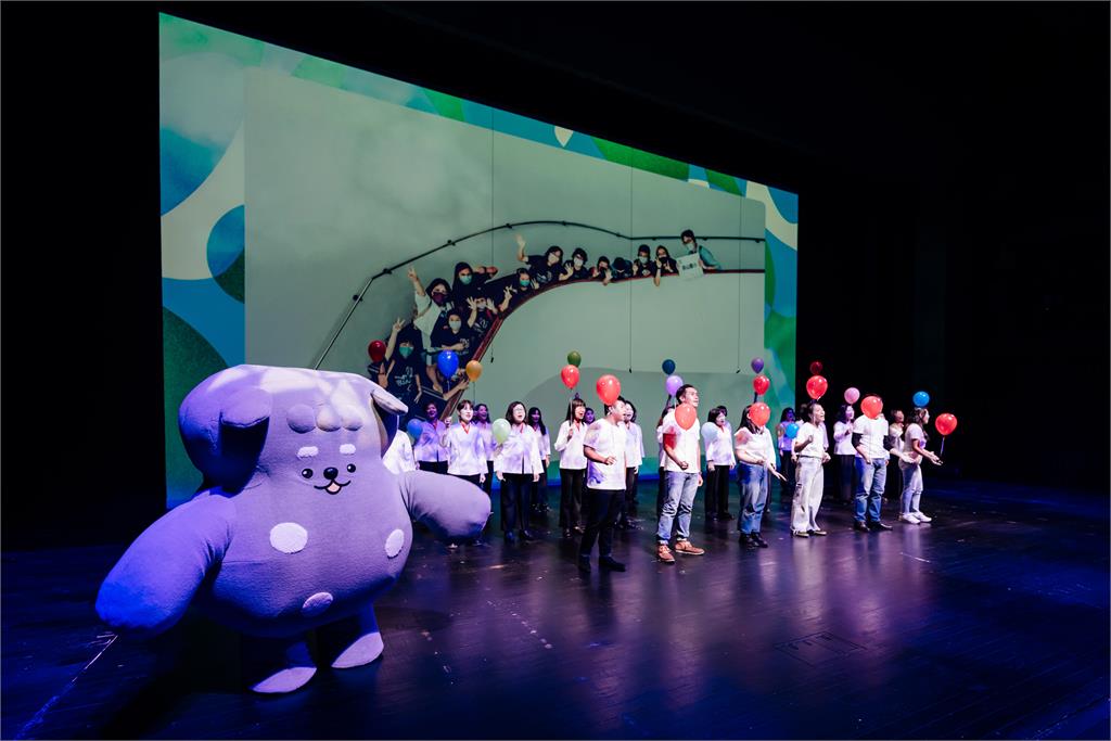 歌劇院宣告10週年起跑!吉祥物「壺裡狗」、主題曲《揚帆啟航》登場