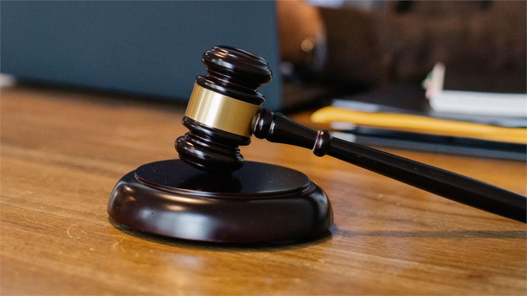 國中生抄罰寫到半夜…家長怒告學校要國賠200萬！結局神反轉「判免賠原因曝」