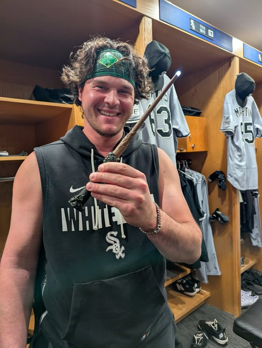 MLB(影)／有這麼神？休息室揮動「神奇魔杖」24歲新秀首轟馬上出爐！