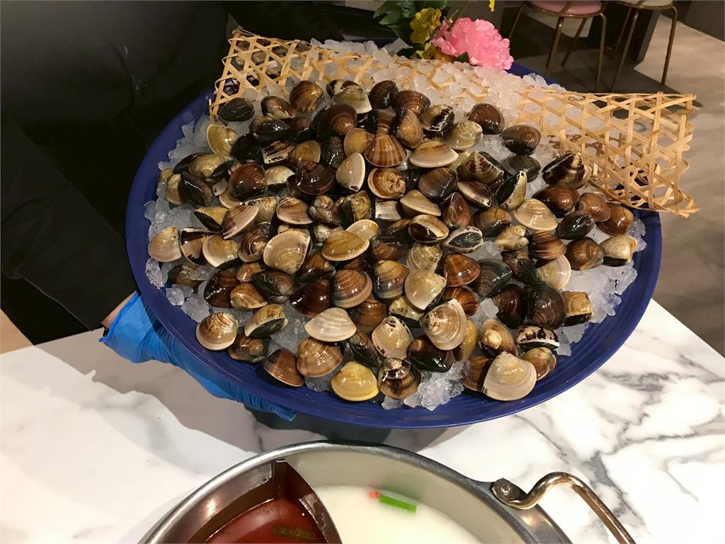 肉多多祭出稅季大補帖 來店用餐送海鮮肉盤禮!