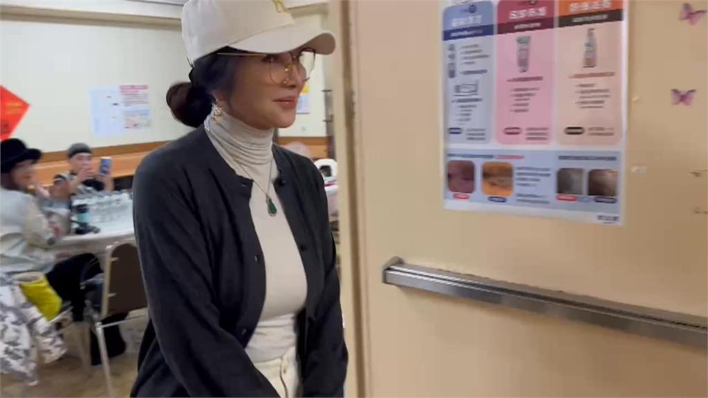 人美心也美！陳美鳳護理之家做公益　難得開金口獻唱歌曲