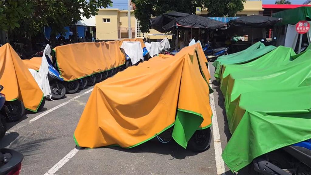 小琉球奇景？　整排機車「坐墊全掀起」　原因曝光