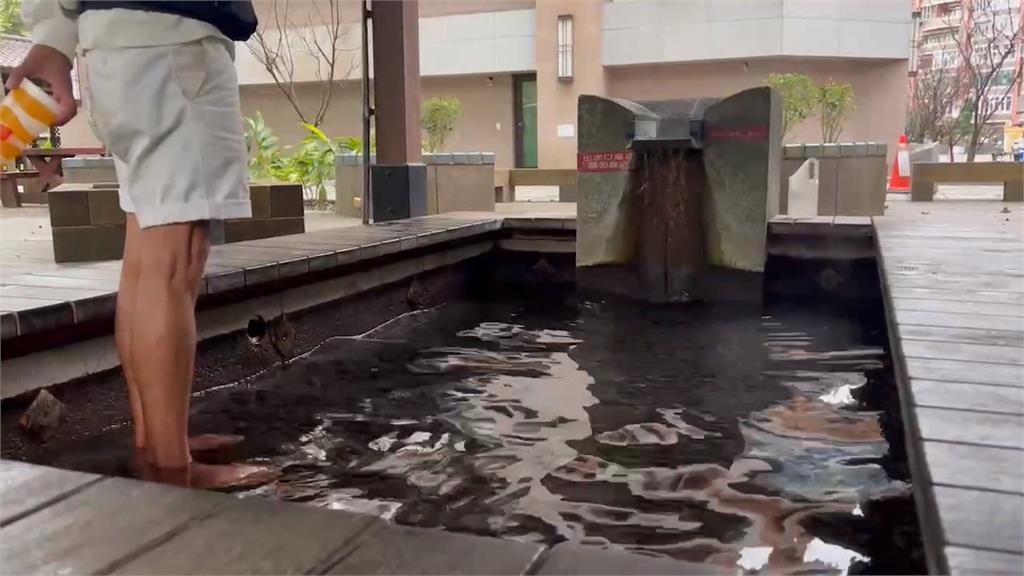冷空氣來襲氣溫下滑 礁溪泡湯泡腳民眾增