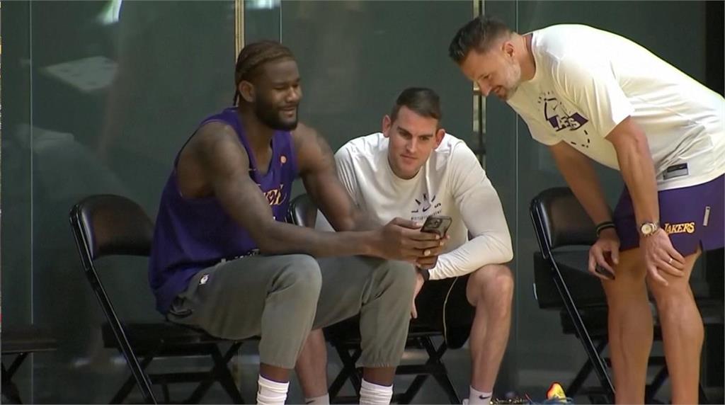NBA(影)/湖人開幕戰前最後練球 少主發豪語:目標拿下總冠軍!