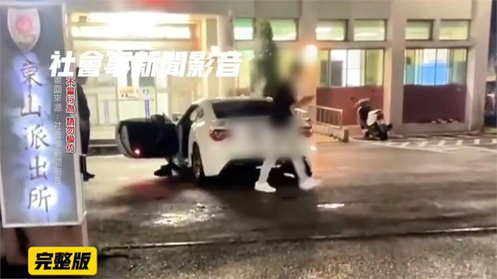 行車糾紛演變全武行！２男街頭互毆　持球棒砸車又砸人