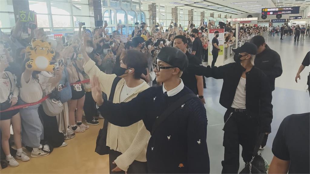 KPOP高雄拼盤演唱會粉絲接機超有秩序 被外網讚爆成另類台灣之光