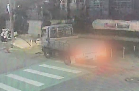 貨車蛇行撞2車肇逃 駕駛落網稱「無照」心虛落跑